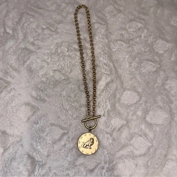 Leo Zodiac Sign Gold Bar Closure Necklace - Picture 5 of 5